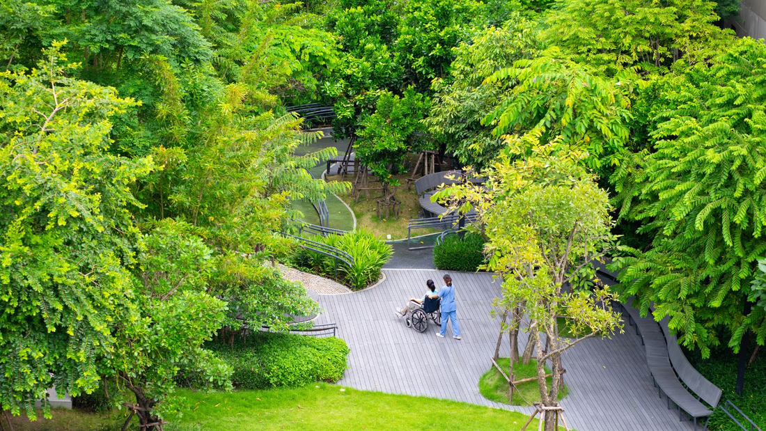 Sample video with patient in the hospital garden